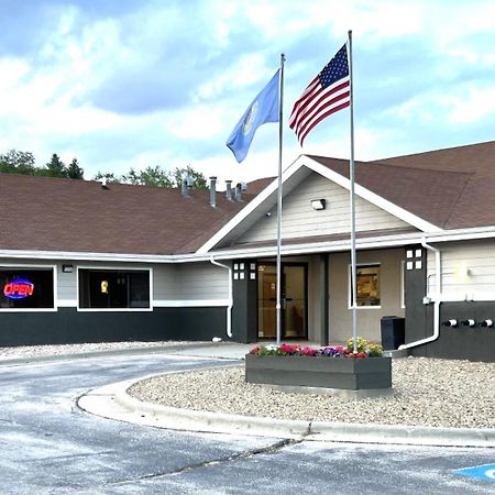 Super 8 By Wyndham Hot Springs Exterior foto