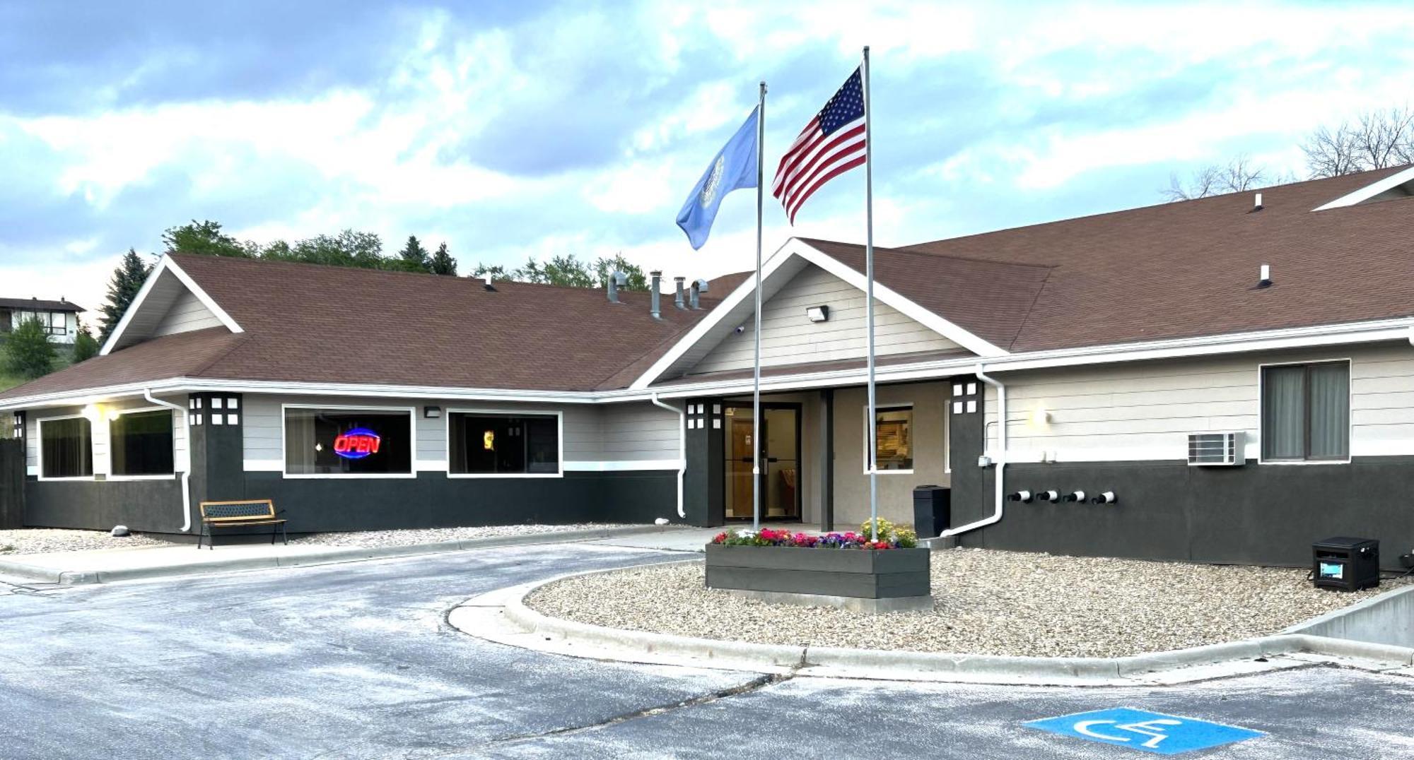 Super 8 By Wyndham Hot Springs Exterior foto