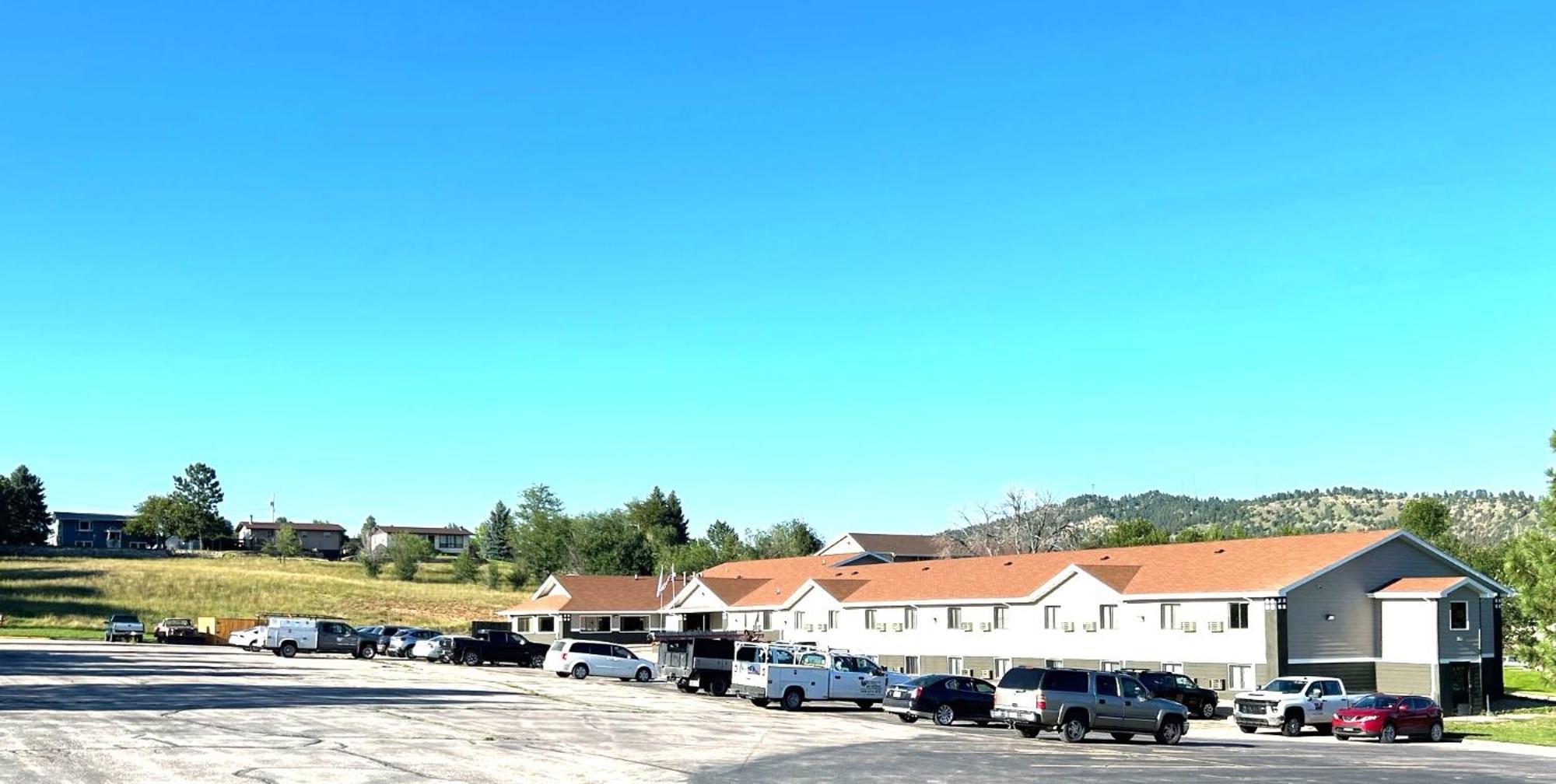 Super 8 By Wyndham Hot Springs Exterior foto